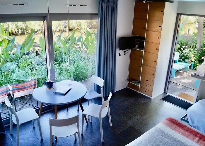 住宿加早餐酒店 With A Few