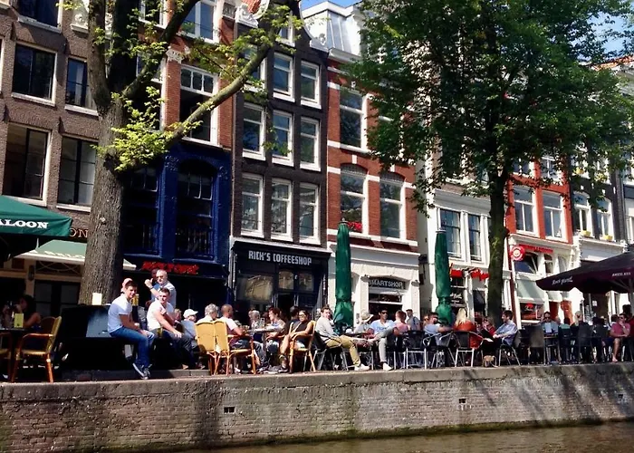 Bed & Breakfast With A Few