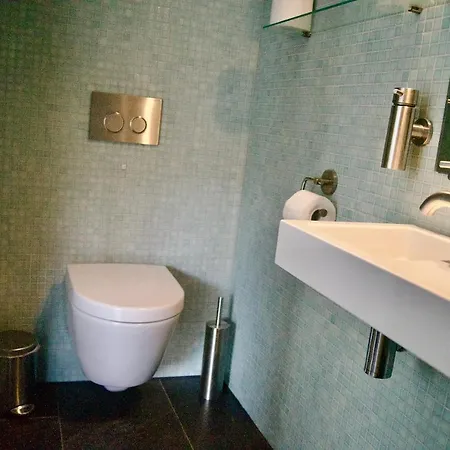 Room With A Few Амстердам