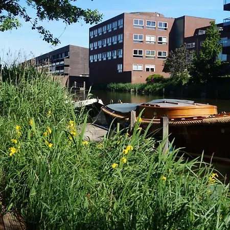 With A Few فندق مبيت وإفطار أمستردام