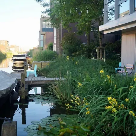 With A Few فندق مبيت وإفطار أمستردام