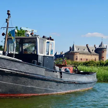 With A Few فندق مبيت وإفطار