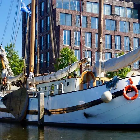 Room With A Few Bed & Breakfast