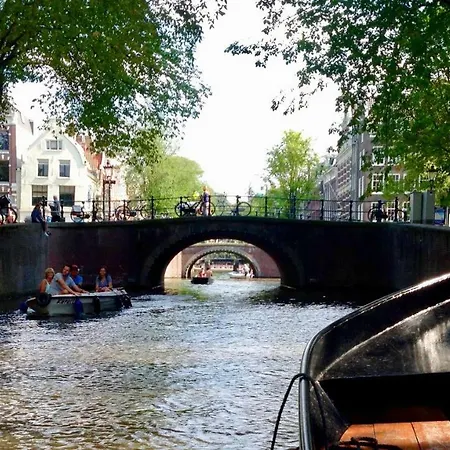 Room With A Few Bed & Breakfast