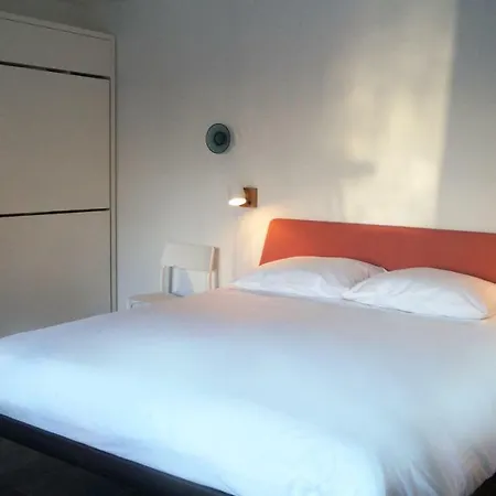 Room With A Few Отель типа 